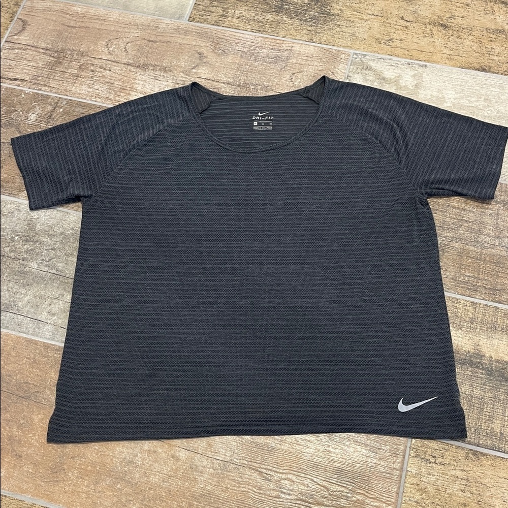 Nike Dri-FIT Charcoal Gray Performance Tee Striped Mesh Size XL Womens